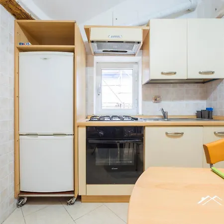 4m|1br| A/c| Wi Fi By Tilo Gênes